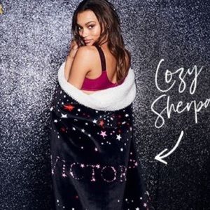 Victoria’s Secret Black Star Sherpa Blanket NWT